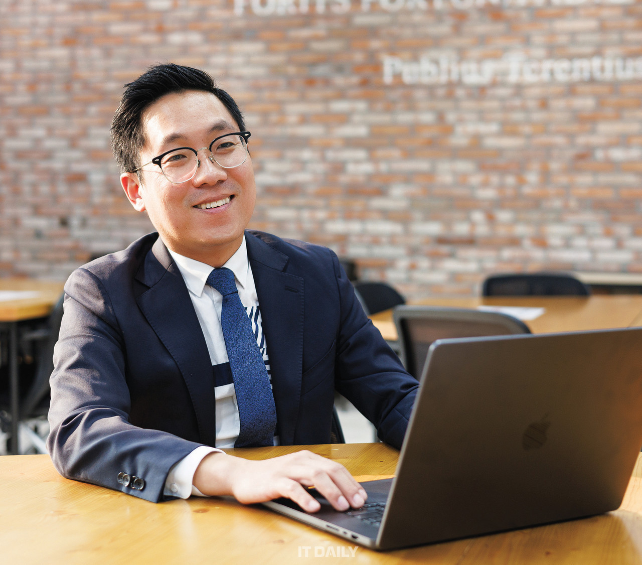 국민대학교 경영대학원 문현실 AI빅데이터 전공/주임교수