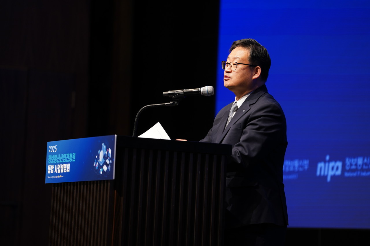 NIPA 허성욱 원장이 ‘2025년 NIPA 통합 사업설명회’에서 인사말을 하고 있다. (사진=NIPA)