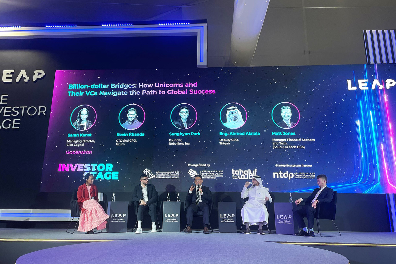 리벨리온 박성현 대표(가운데)가 패널 세션에서 발언하고 있다.