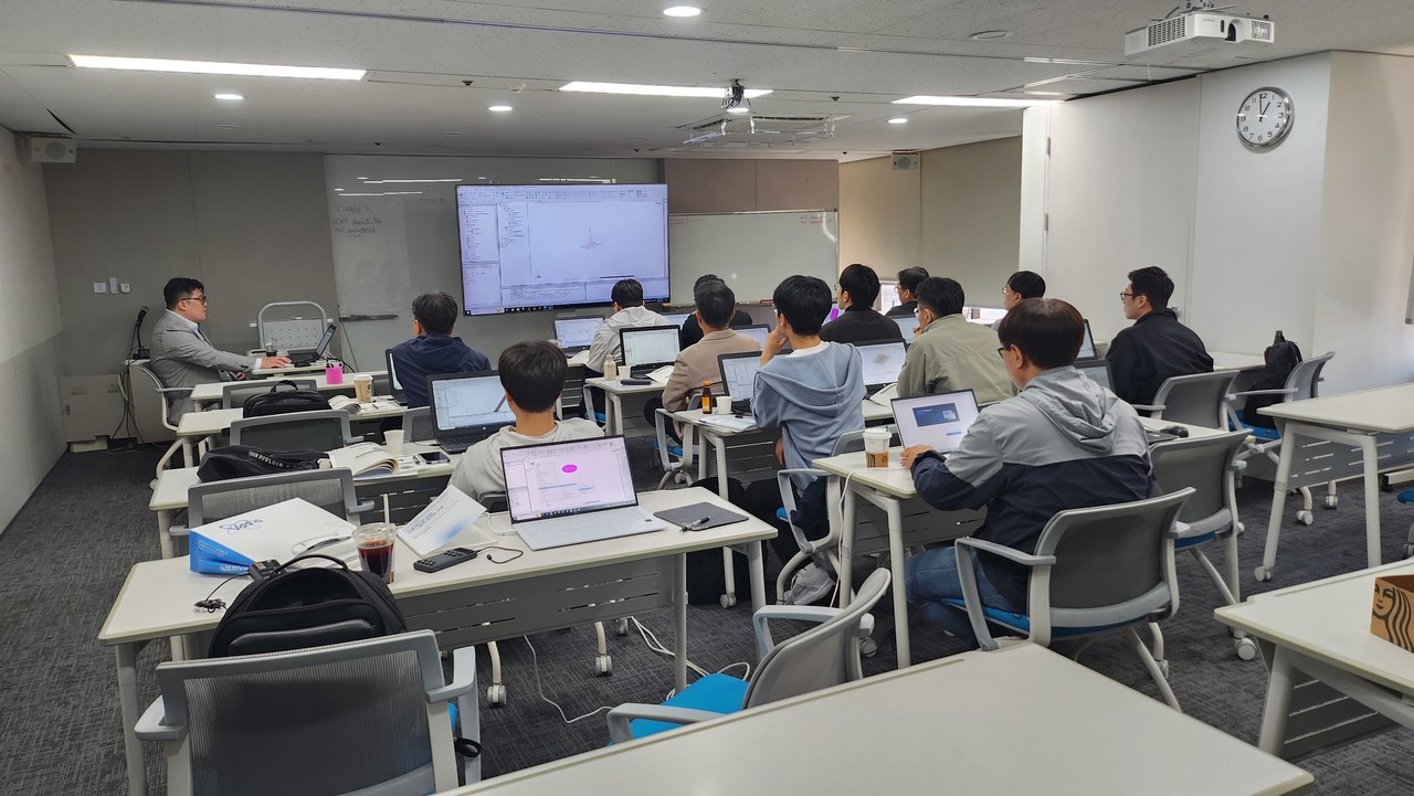 전파 시뮬레이션 교육 사진. 제공=한국전파진흥협회