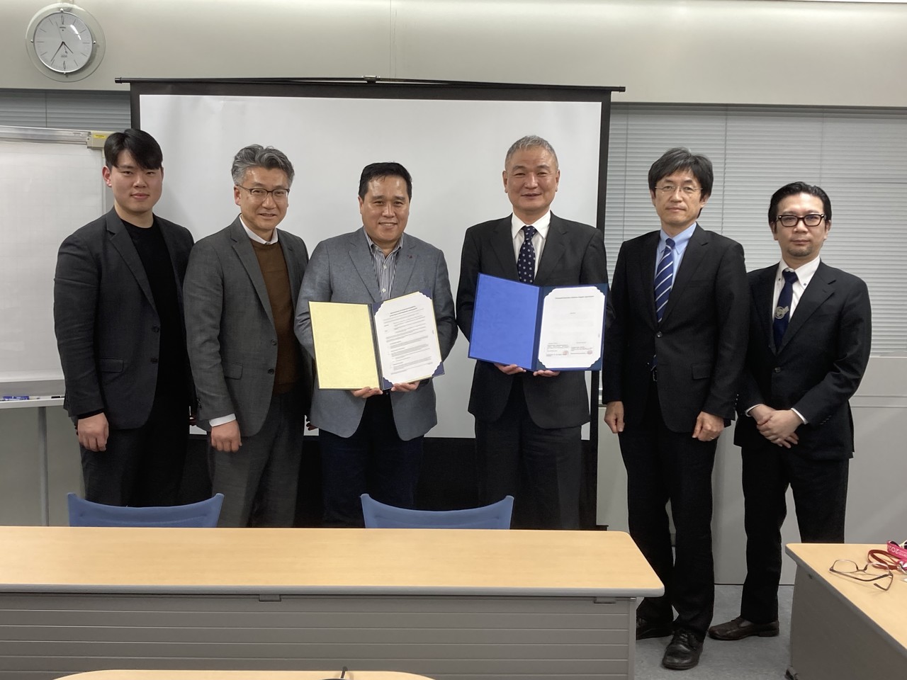 에스에스알과 일본 보안 전문기업 브로드밴드시큐리티가 MOU를 체결하고 현지 시장 내 메티아이 공급을 확대한다. (사진=에스에스알)