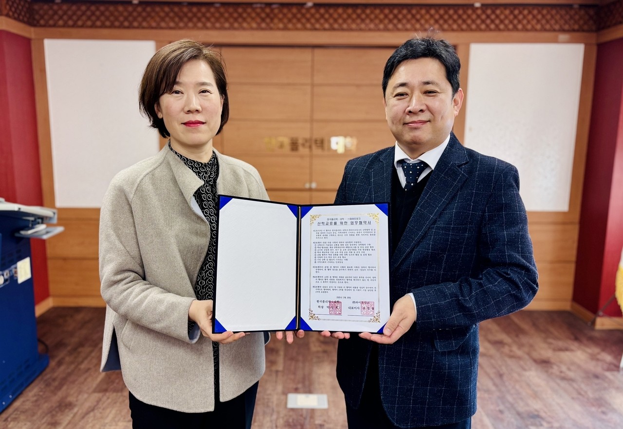 한국폴리텍Ⅰ대학 박성희 학장(왼쪽), 파이오링크 노현태 상무