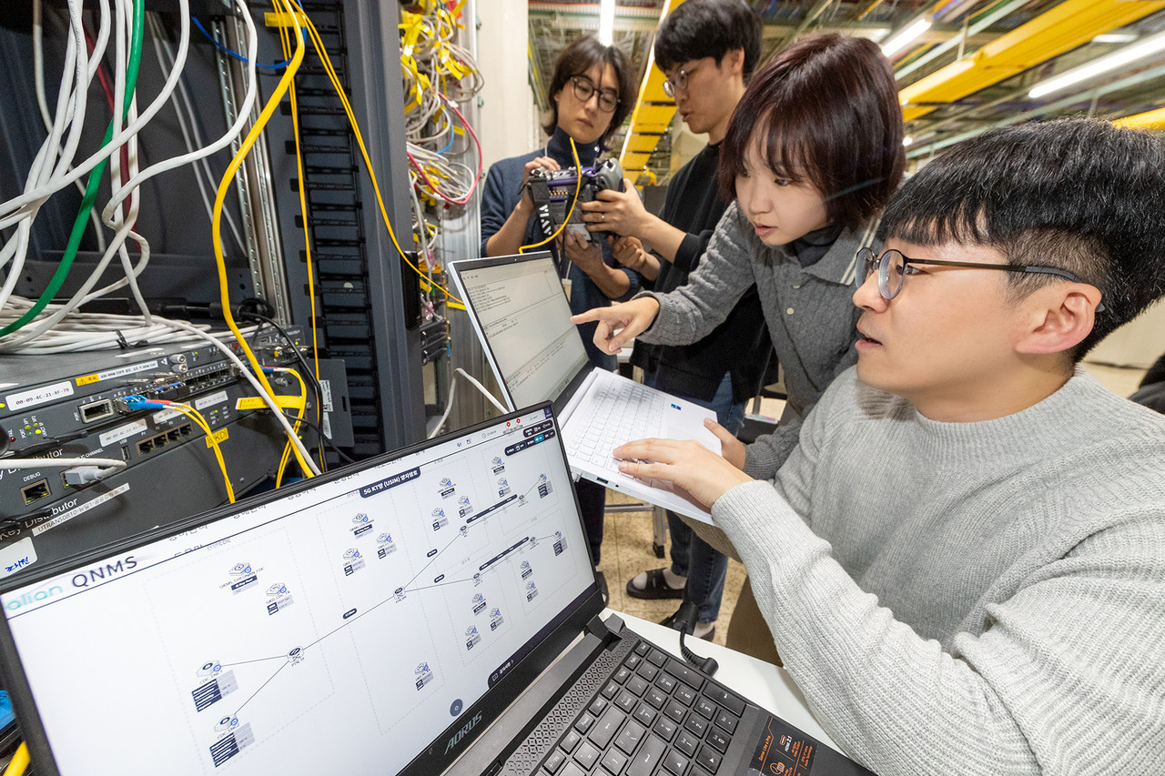 KT가 자사 5G 유심망에 양자암호와 양자내성암호-VPN을 통합한 하이브리드 양자암호통신 네트워크를 적용했다. (사진=KT)