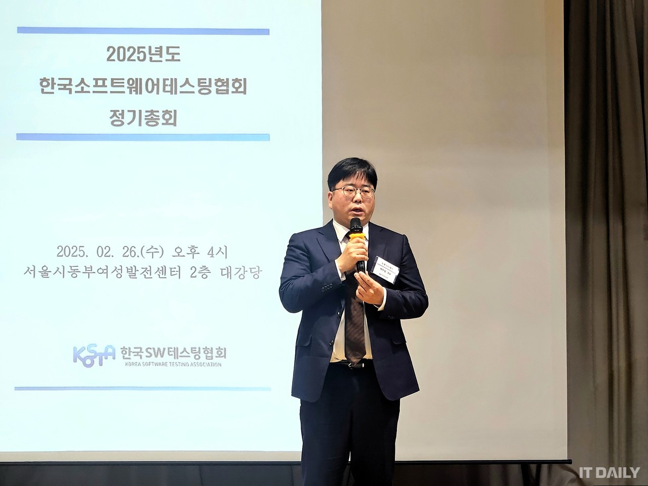 한국SW테스팅협회 배현철 신임 회장(두루이디에스 대표)이 26일 서울시 광진구 동부여성발전센터에서 열린 취임식에서 소감을 밝히고 있다.