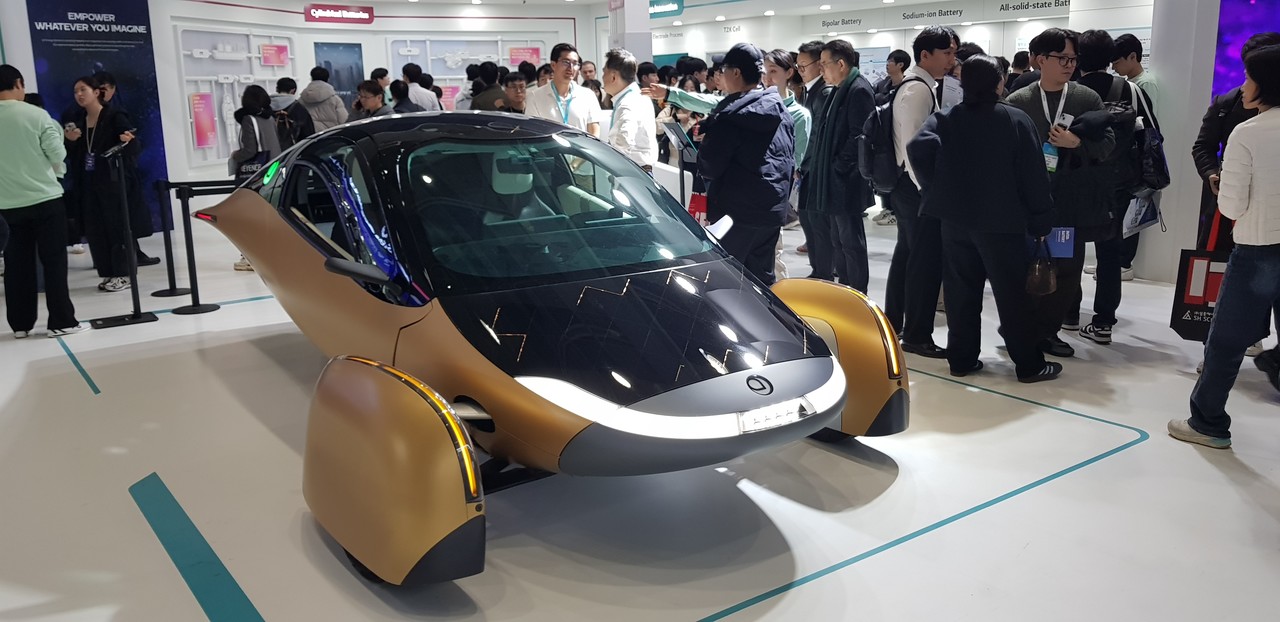 태양광으로 작동하는 LG에너지솔루션의 ‘앱테라 모터스’ 차세대 모빌리티 차량.