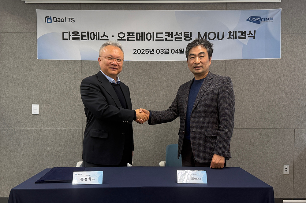 다올티에스 홍정화 대표(왼쪽), 오픈메이드컨설팅 최영철 대표