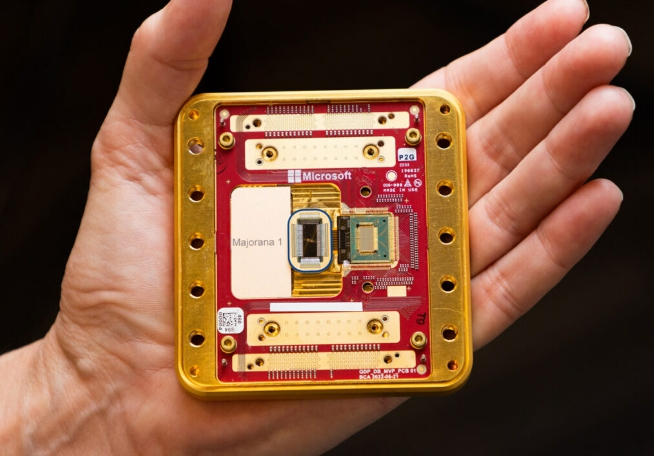 MS가 위상적 큐비트를 집적해 개발했다고 발표한 양자 칩 마요라나1. 사진=MS