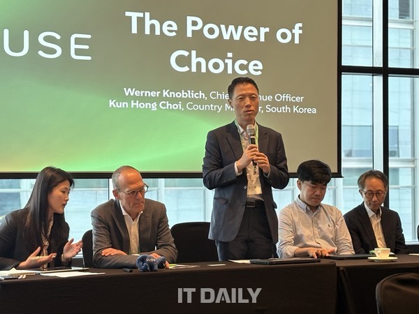 (왼쪽 두 번째부터) 수세 글로벌 베르너 크노블리히 최고수익책임자(CRO), 수세 최근홍 한국지사장, 스트라드비젼 여은철 팀장, HPE 신종민 상무