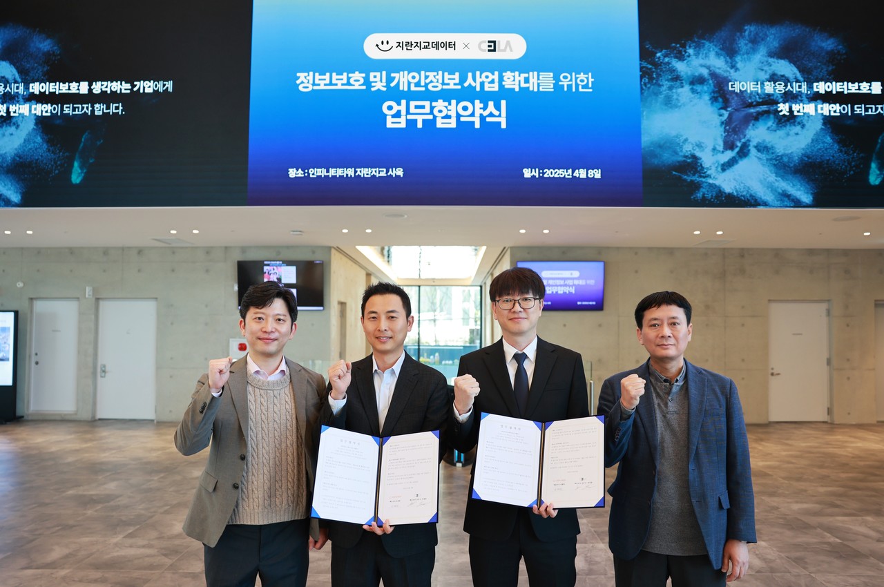 지란지교데이터와 첼라가 정보보호 및 개인정보 사업 확대를 위한 업무협약을 체결했다. (왼쪽부터) 첼라 박충영 대표, 김민수 대표, 지란지교데이터 유병완 대표, 차형건 사업부장 (사진=지란지교데이터)