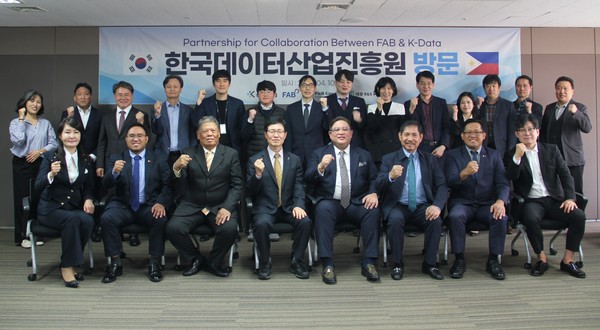 간담회가 종료된 후 단체 사진