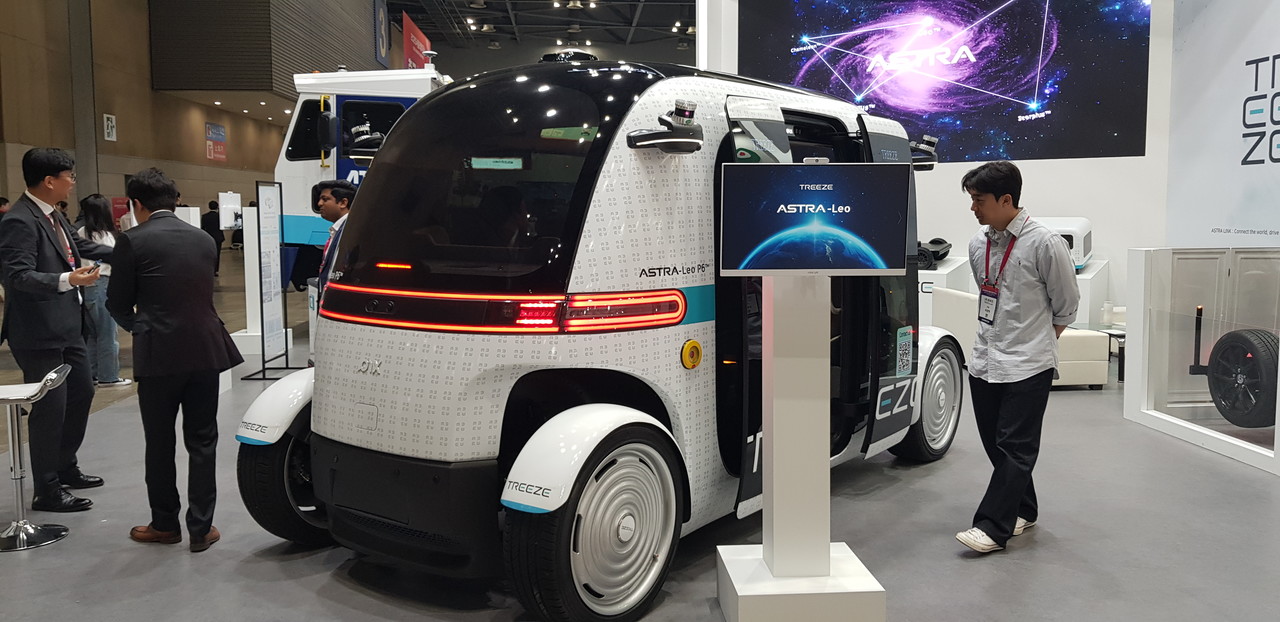 트리즈가 선보인 자율주행 셔틀.