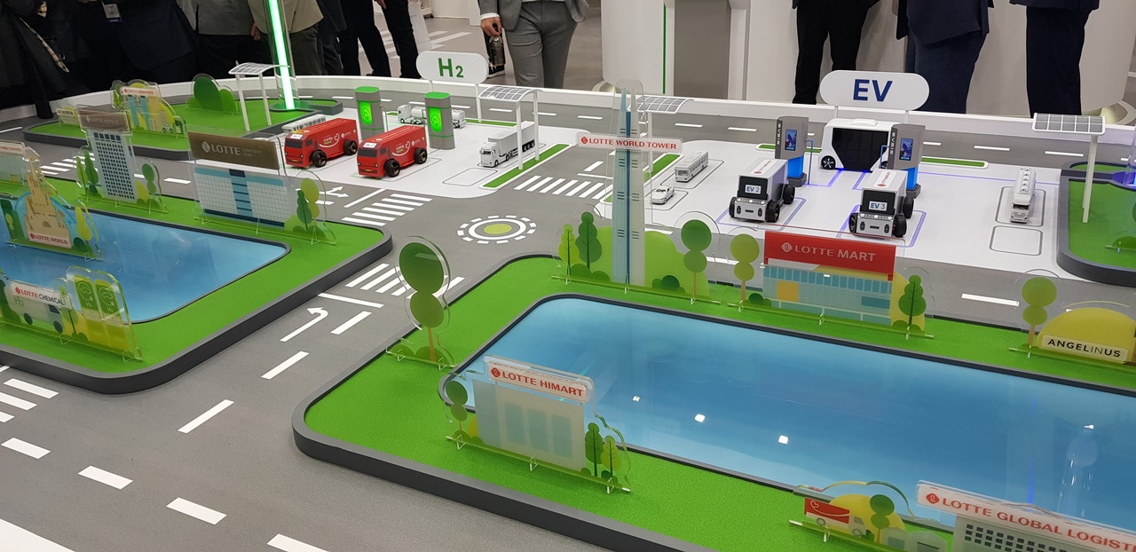 롯데가 선보인 차세대 전기 및 수소경제 인프라 모형도.