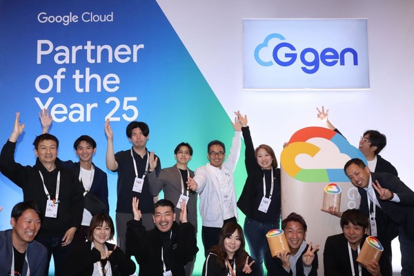 베스핀글로벌의 일본 합작 법인 지젠이 구글 클라우드 파트너 어워드에서 ‘2025년 올해의 데이터 및 분석 파트너상’을 수상했다. 사진은 지젠의 임직원들이 기념 촬영을 하고 있는 모습.