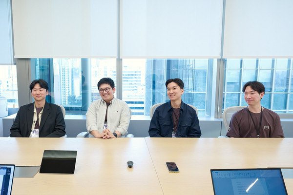 (왼쪽부터) 석지환 대리, 한현수 과장, 김대훈 대리, 김시현 대리.