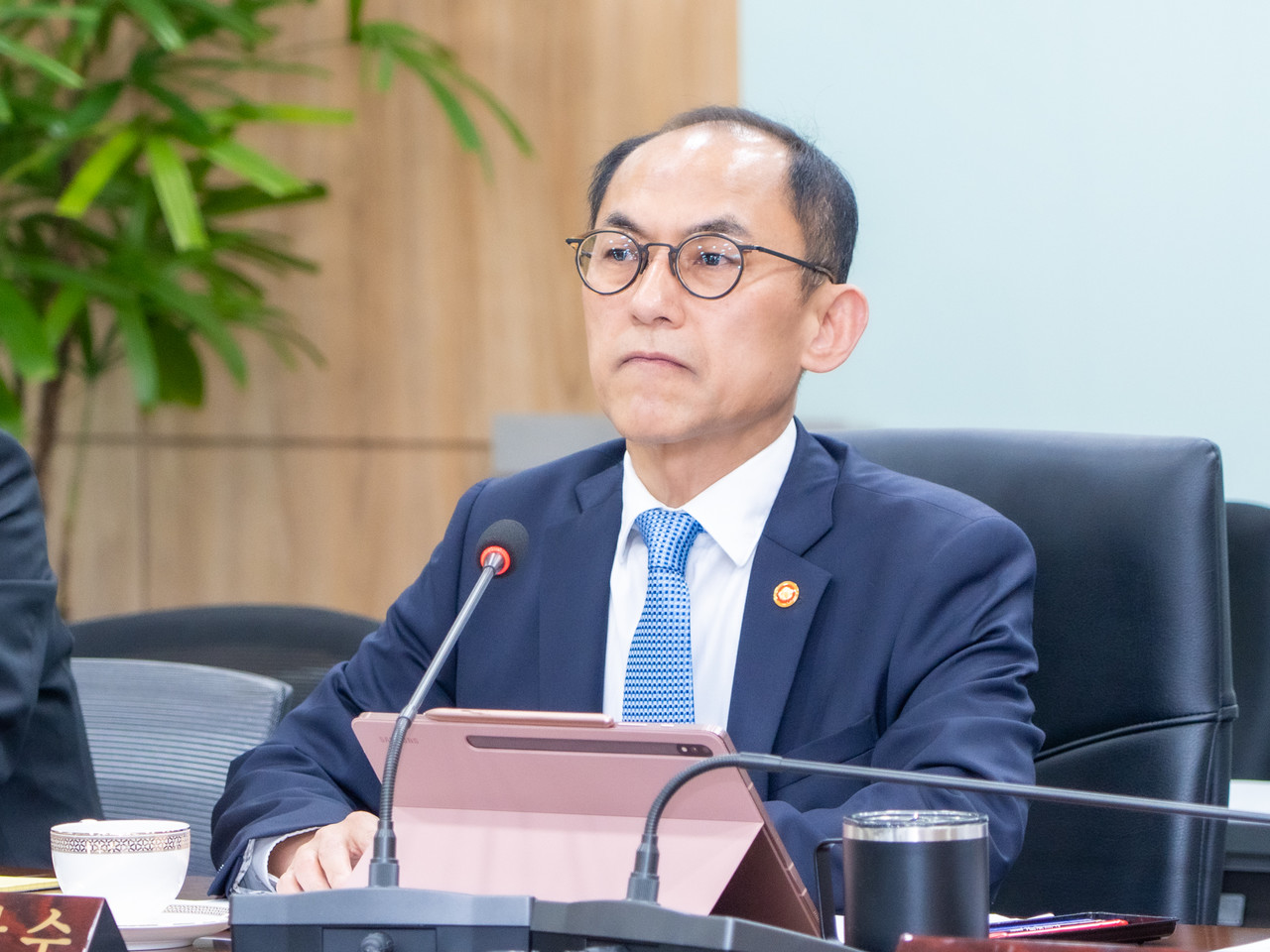 개인정보보호위원회 고학수 위원장이 지난 2일 SKT 개인정보 유출사고와 관련해 긴급 전체회의를 열고 사고 경위와 대응 상황을 점검했다. (사진=개인정보보호위원회)