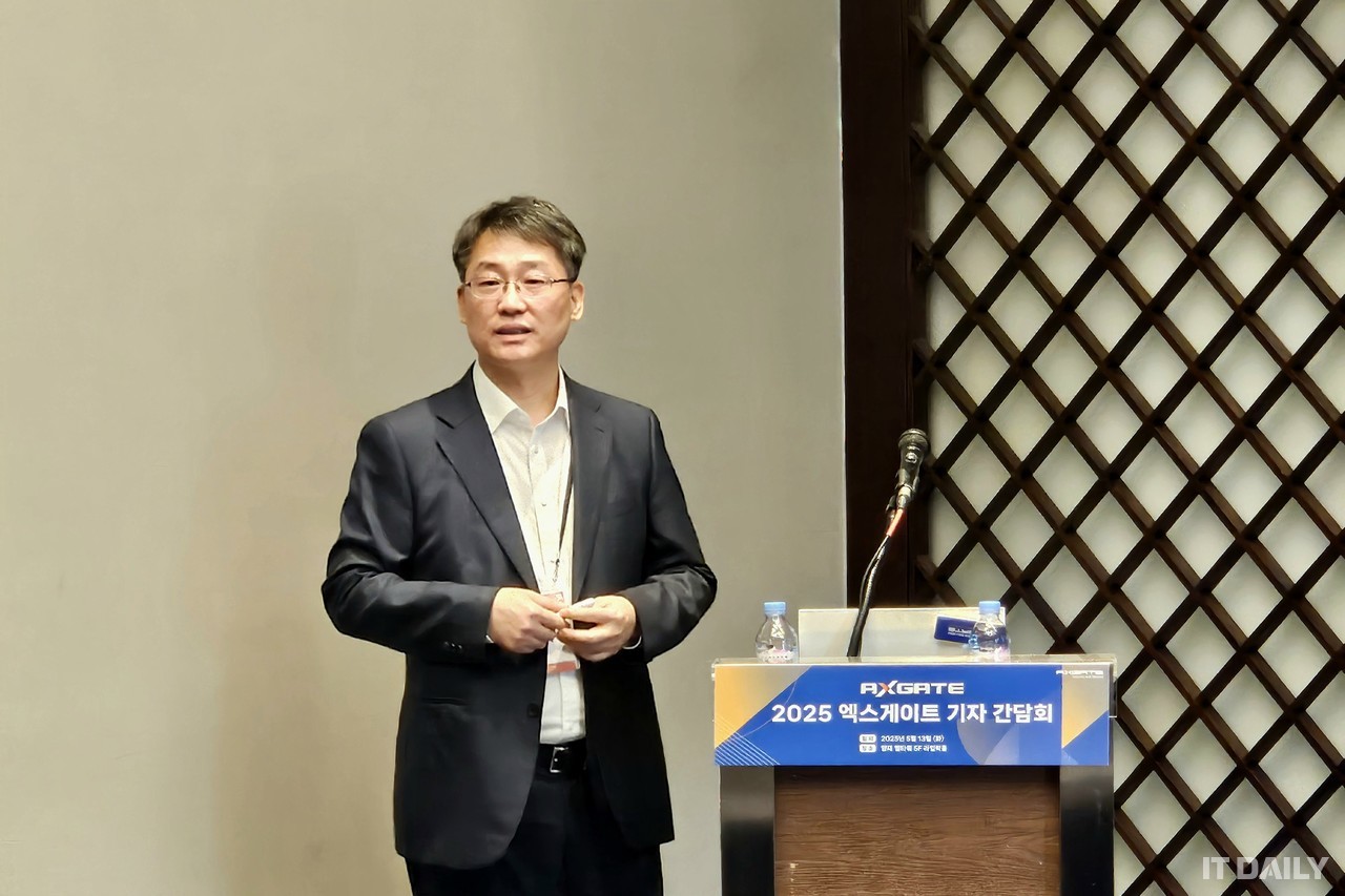 엑스게이트 주갑수 대표가 13일 서울 서초구 양재동 엘타워에서 열린 기자 간담회에서 자사 사업 전략을 발표하고 있다.