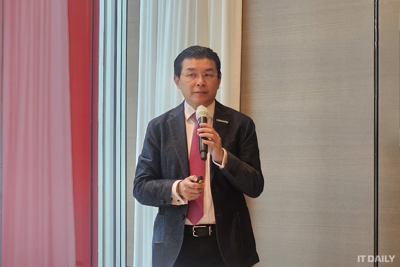 카스퍼스키 아드리안 히아 APAC 총괄 사장이 14일 서울 여의도 페어몬트 앰배서더 서울에서 열린 기자 간담회에서 자사 글로벌 사업 전략을 소개하고 있다. (사진=카스퍼스키)