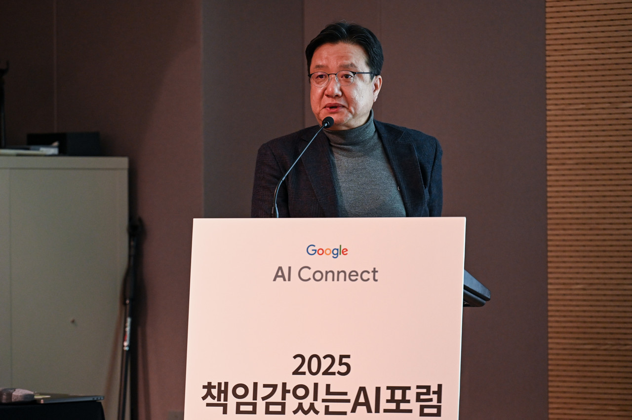 지난 3월 1회차 책임감있는AI포럼에서 이성엽 고려대학교 기술경영전문대학원 교수가 발표하고 있다. (사진=구글코리아)