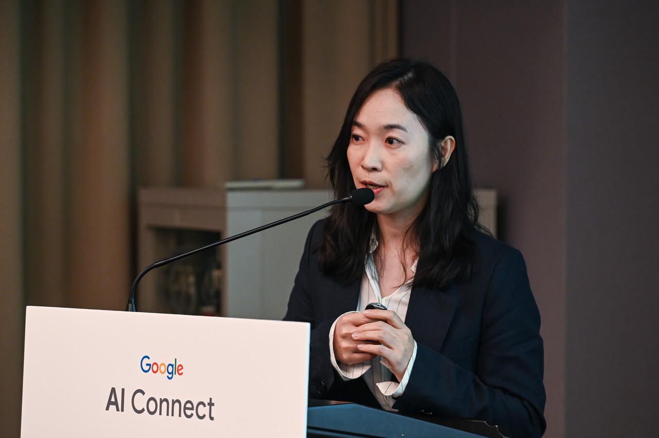 지난 21일 2회차 책임감있는AI포럼에서 권은정 가천대학교 법과대학 교수가 발표하고 있다. (사진=구글코리아)