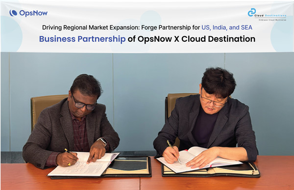 (오른쪽부터)옵스나우 박승우 대표와 클라우드데스티네이션 시바 다르마라즈(Siva Dharmaraj) 대표가 전략적 파트너십을 체결하고 있다. (사진=옵스나우)