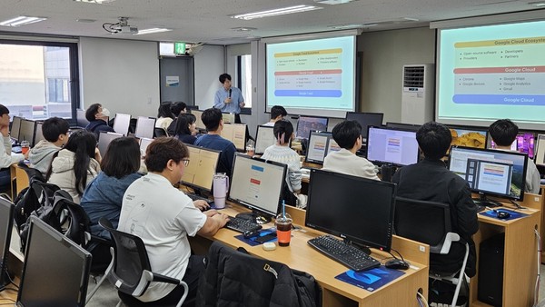 베스핀글로벌은 K-디지털 트레이닝 기업으로 선정돼 ‘멀티 클라우드 취업 실무 과정’ 1차 교육을 운영 중이다. 사진은 당시 교육 현장에서 현업에 재직 중인 자사 강사가 직접 강의를 진행하고 있는 모습. (사진=베스핀글로벌)