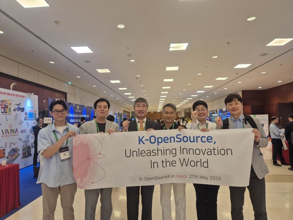 (왼쪽부터) OSBC 베트남 Phat Vuong, KOSSA 심호성 상근부회장, 김택완 회장, 인사이너리 강태진 대표, 스패로우 안재혁 대리, 큐브리드 정병주 대표