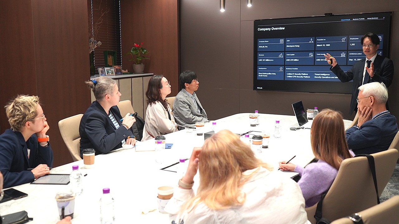 안랩이 지난 28일 경기도 성남시 판교 안랩 사옥에서 폴란드 경제개발기술부 대표단을 초청해 디지털 전환 대응 사이버보안 노하우를 소개했다. (사진=안랩)