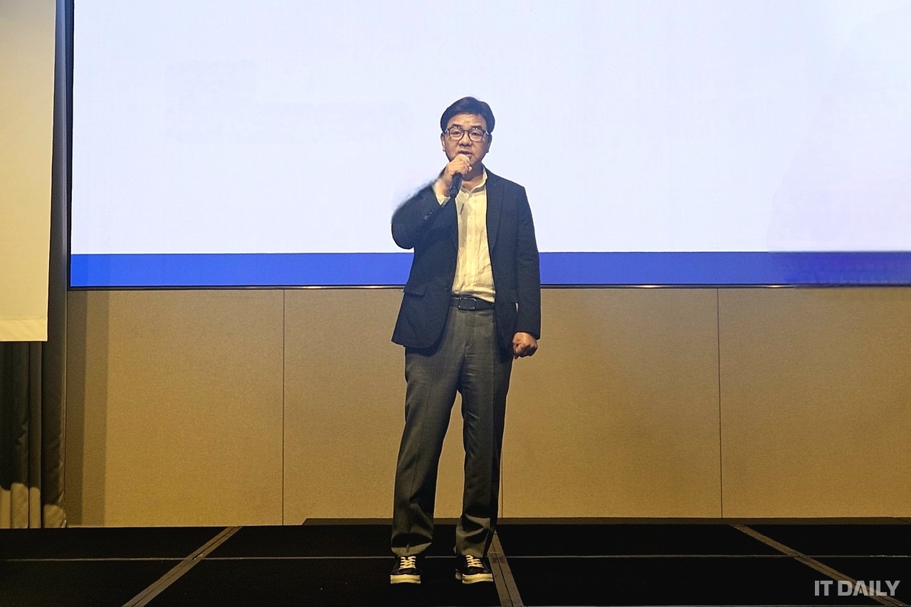 데이타솔루션 배복태 대표가 12일 서울 강남구 조선 팰리스 서울 강남에서 열린 ‘데이타솔루션 싱크 넥스트’ 세미나에서 인사말을 하고 있다.