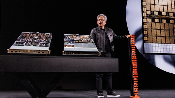 GTC 파리에서 젠슨 황 CEO가 발표를 진행하고 있다. [사진=엔비디아]