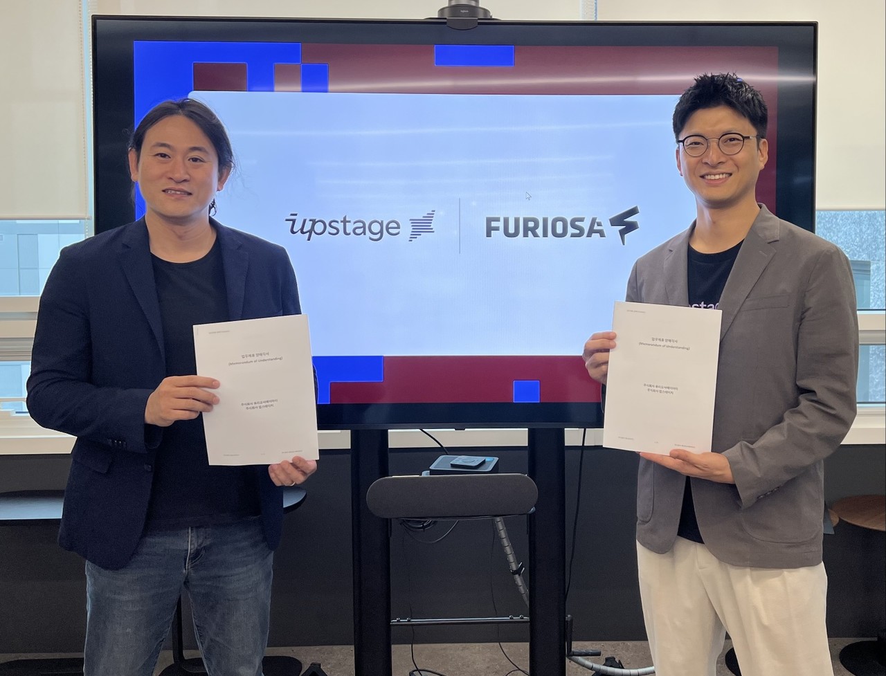 퓨리오사AI 백준호 퓨리오사 대표(왼쪽), 업스테이지 이활석 CTO (출처=업스테이지)