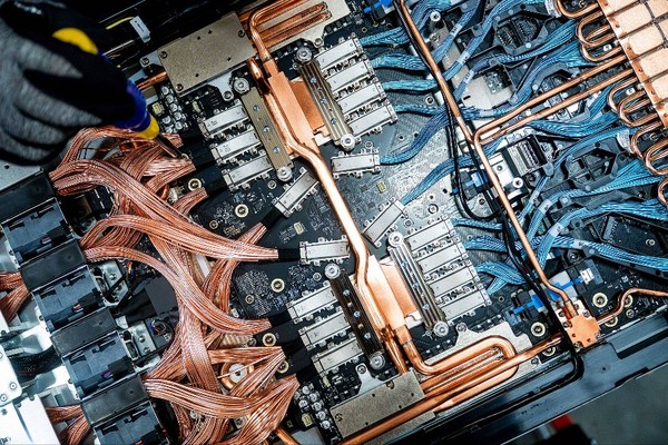 엔비디아 NV링크 스위치.