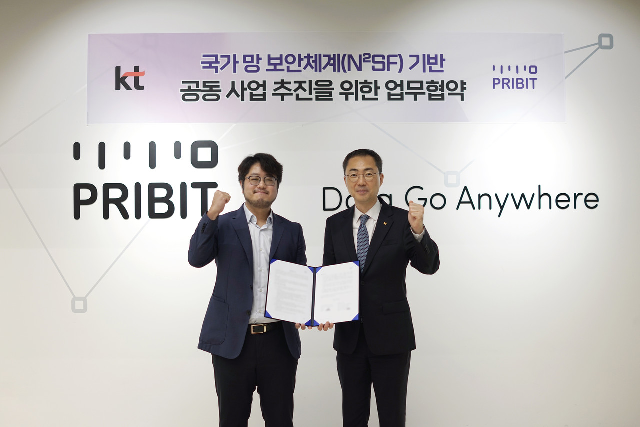 프라이빗테크놀로지 김영랑 대표(왼쪽), KT 엔터프라이즈 부문 공공사업본부장 유용규 전무