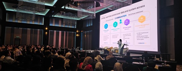 지난 7월 9일 말레이시아 AIBP 행사 현장에서 피앤피시큐어가 통합 접근제어 솔루션 ‘DBSAFER’를 소개하는 모습