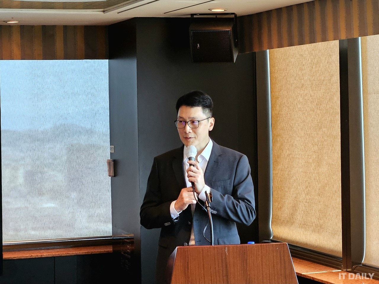 S2W 서상덕 대표가 5일 서울 여의도에서 열린 IPO 기자 간담회에서 회사의 핵심 기술력과 주요 사업 성과 등을 소개하고 있다.