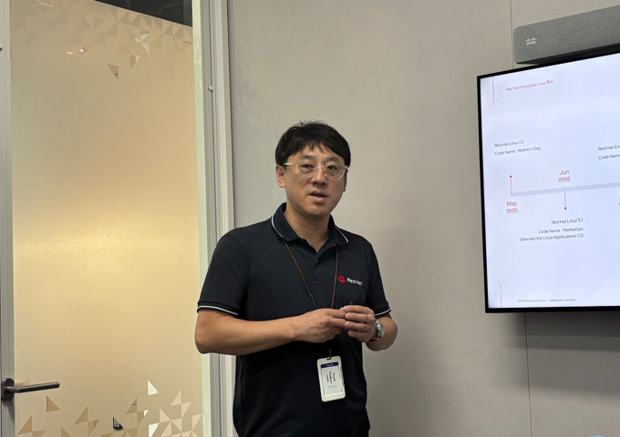 한국레드햇 최원영 전무가 기자간담회를 통해 발표하고 있다. (사진=권영석 기자)