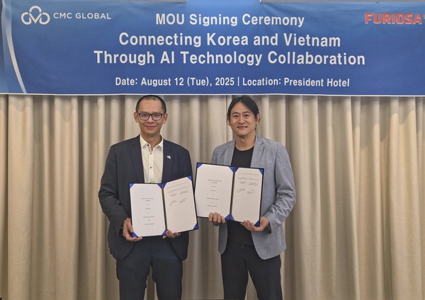 (왼쪽부터) CMC 글로벌(Global) 당 응옥 바오 대표와 퓨리오사AI 백준호 대표가 기념사진을 촬영하고 있다. (사진=퓨리오사AI)