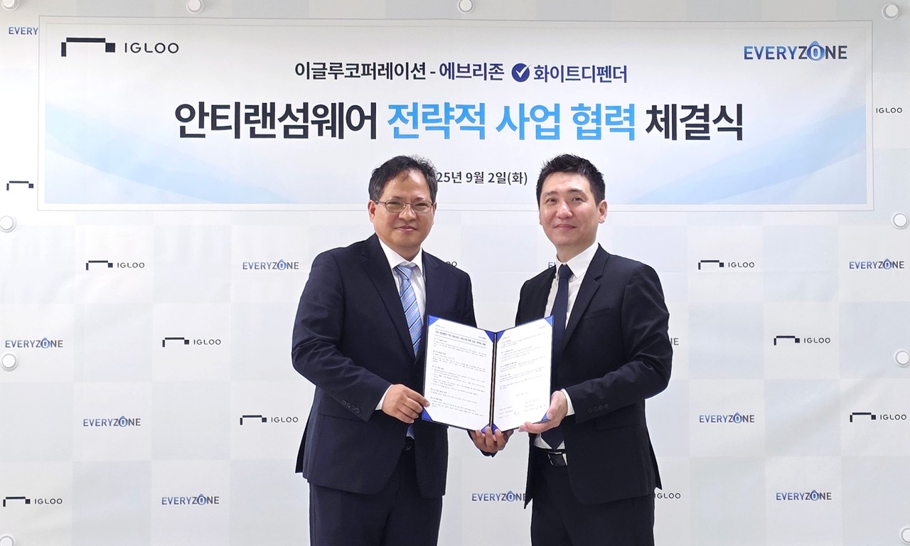 이글루코퍼레이션 이시종 전무(왼쪽), 에브리존 홍승균 대표