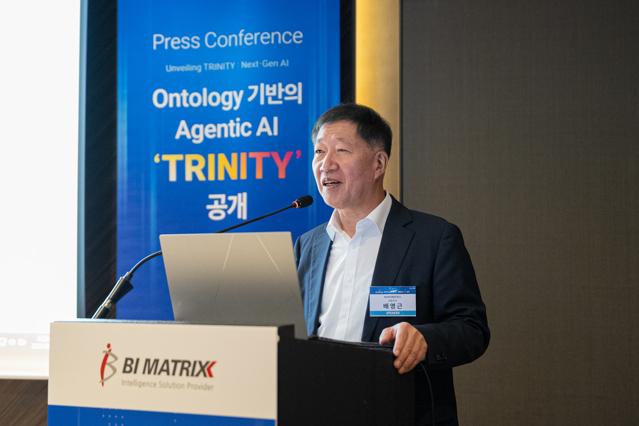 비아이매트릭스 배영근 대표가 10일 서울 중구 더 플라자 호텔에서 열린 기자 간담회에서 회사의 AI 사업 전략을 소개하고 있다. (사진=비아이매트릭스)