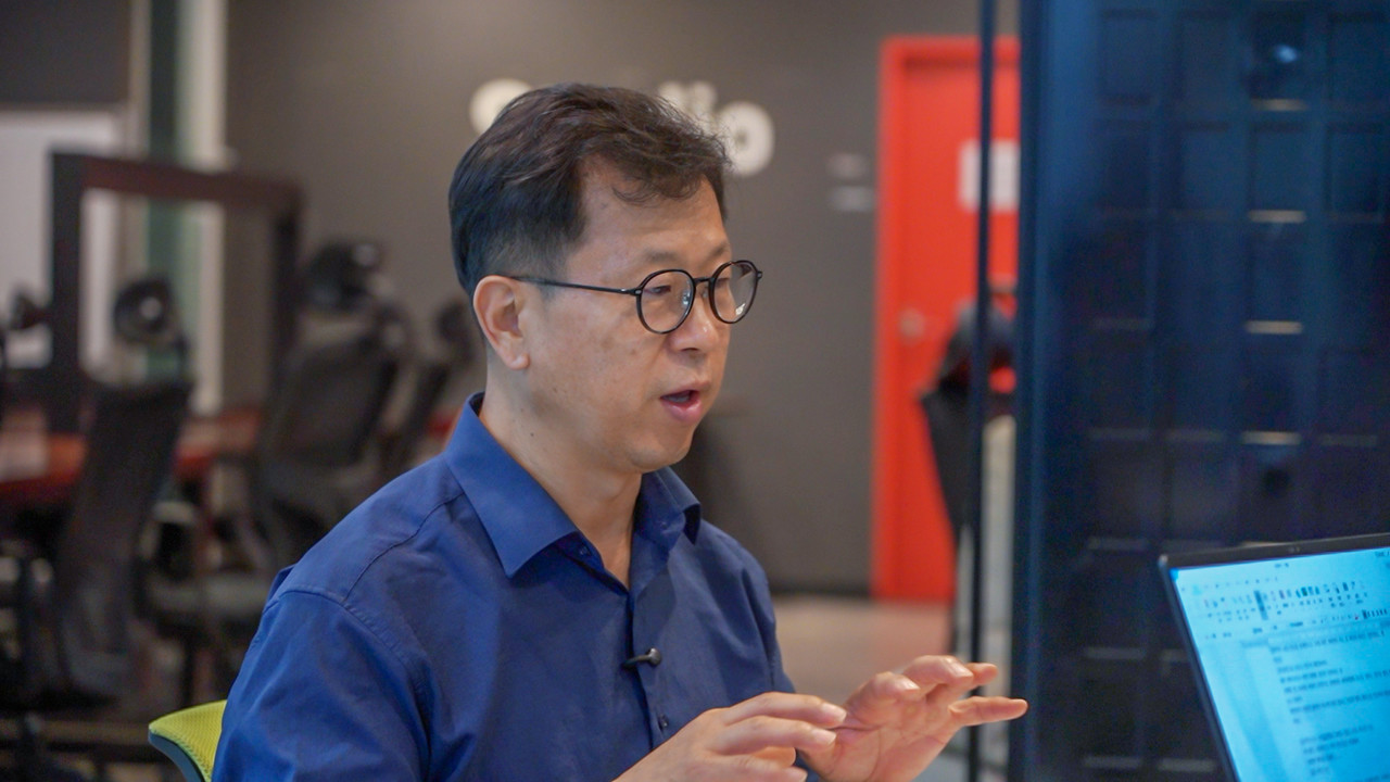 에이아이웍스 동길무 수석이 인터뷰를 통해 설명하고 있다. (사진=에이아이웍스)