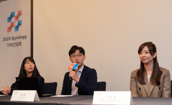 (가운데)시놀리지 이근녕 어카운트 매니저, (오른쪽)시놀로지 조앤 웡(Joanne Weng) 국제 사업부 총괄 디렉터가 Q&A를 진행하고 있다. (사진=시놀로지)