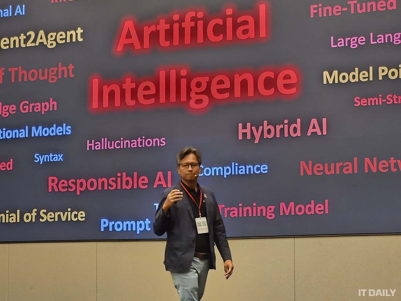 트렌드마이크로 앤드류 첸(Andrew Chen) 글로벌 제품개발 디렉터가 25일 서울 역삼동 조선팰리스에서 열린 ‘월드 투어 2025 서울’에서 ‘선제적 보안의 미래’를 주제로 발표하고 있다.