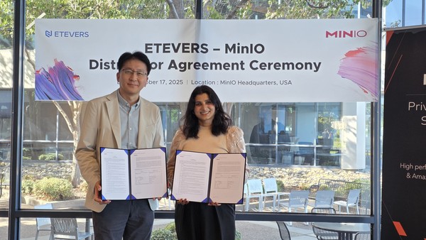 에티버스 박상현 부사장(왼쪽), 민아이오 가리마 카푸어(Garima Kapoor) 공동 CEO