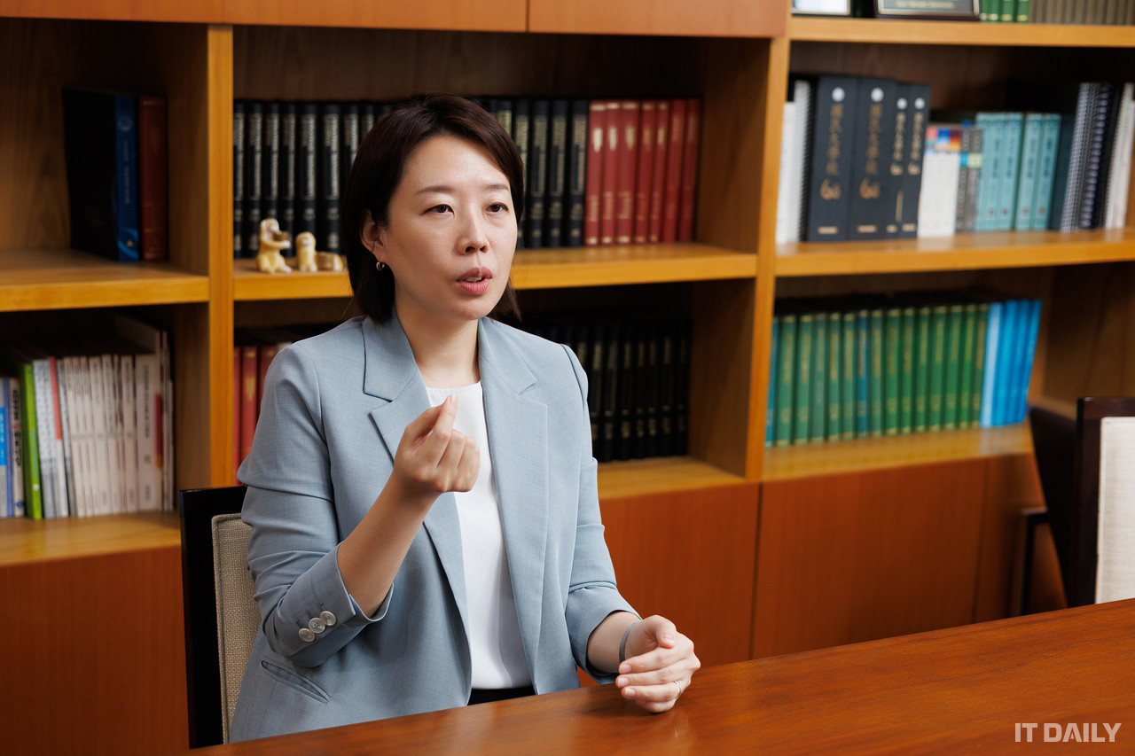 국민대학교 AI빅데이터융합경영학과 정여진 교수