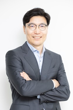 체크포인트의 임현호 지사장(사진)은 “고객, 파트너, 그리고 팀들과 긴밀히 협력해 이러한 보안을 실현하고, 체크포인트의 예방 및 혁신이라는 사명을 더욱 발전시켜 나가겠다”고 말했다.