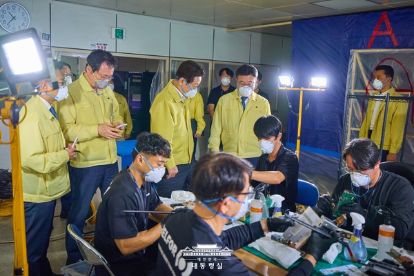  한편 지난 10월 10일 이재명 대통령과 행정안전부 윤호중 장관이 국가정보자원관리원 대전 본원 화재 현장을 방문했다. (사진=대통령실)
