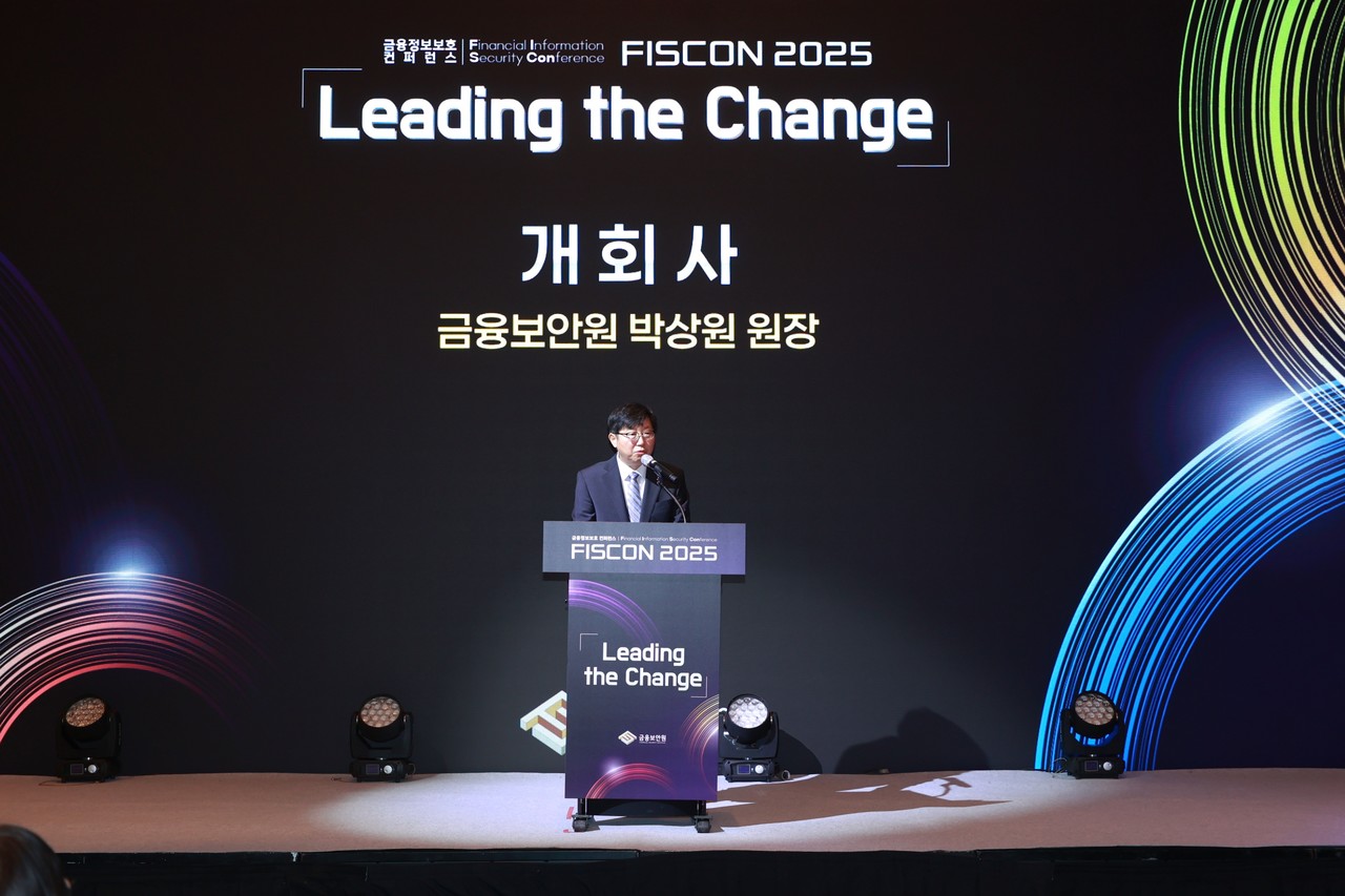 금융보안원 박상원 원장이 20일 여의도 콘래드 호텔에서 열린 ‘FISCON 2025’에서 개회사를 하고 있다. (사진=금융보안원)