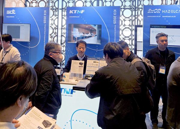 이인구 케이티엔에프 전무가  ‘AI 보안, 하드웨어 혁신으로 완성하는 국산 인프라의 미래’를 주제로 발표하고 있다.