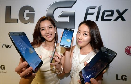 LG전자, 위아래로 휜 스마트폰 'G 플렉스' 12일 출시...'갤럭시'와 한판승부 Lg전자, 위아래로 휜 스마트폰 'G 플렉스' 12일 출시...'갤럭시'와 한판승부